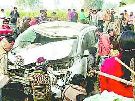 Innova entered the cottage, including pregnant Two killed, five injured