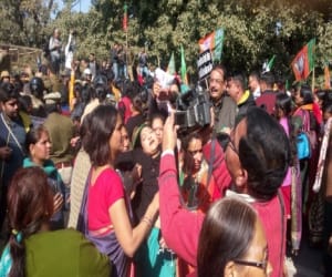 BJP women wing protest against nari niketan case.