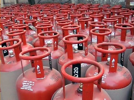 LPG rate cut by 61.50 rupee in himachal