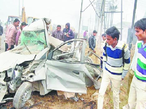 Scree-filled truck overturned on the car, two dead