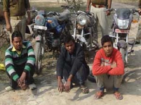 Five vehicles with six robbers arrested