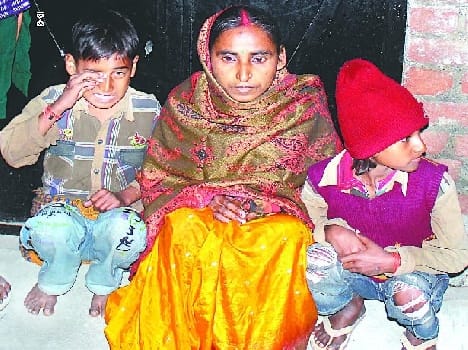 Railwaymen 's wife, children, homeless , house inlaid lock