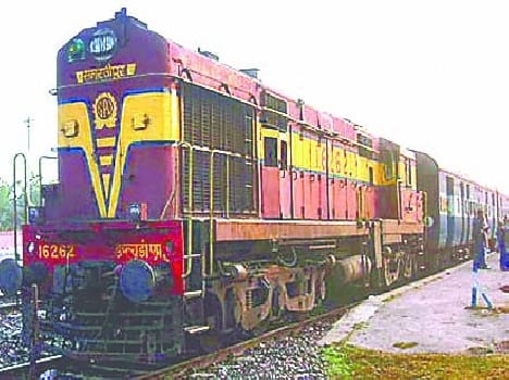 engine of centurey express train failed