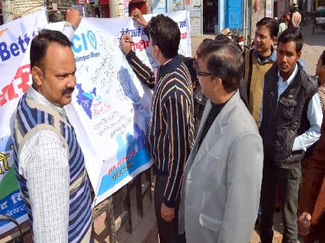 thousands of the children took pledge of national unity 