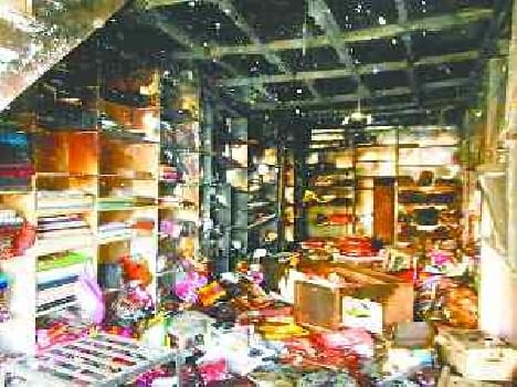 clothes of 50 lakh burnt due to short circuit