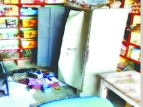 Broken locks of four stores, two million theft
