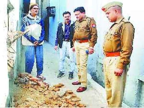Theft of two lakhs to five shop