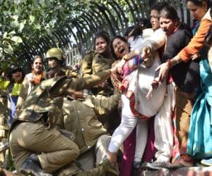 BJP women cell protest against CM to demand CBI probe.