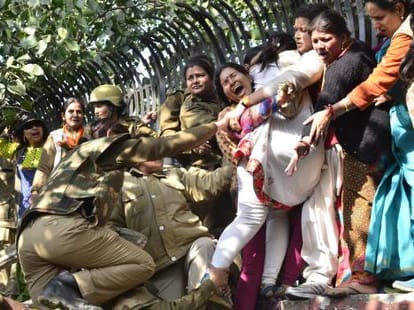 BJP women cell protest against CM to demand CBI probe.