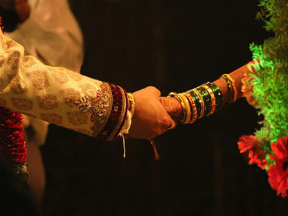 groom fainted to see girlfriend in his marriage