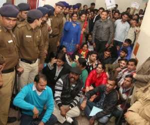 nursing welfare, pgi managemant, pgi nurse, nurse protest, chandigarh