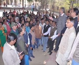 Pesticides dealers protest against the center 
