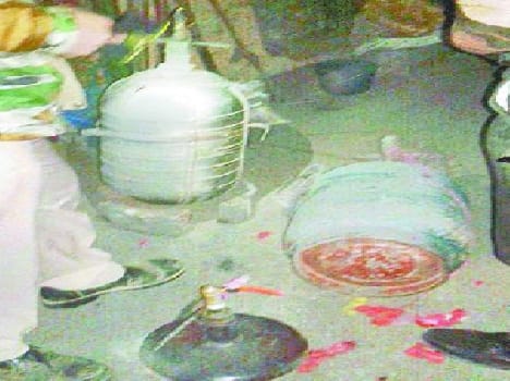 Four injured in cylinder bursts