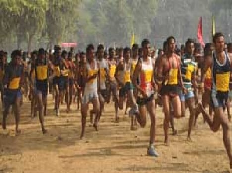 Soldiers rushed enthusiastically to become young
