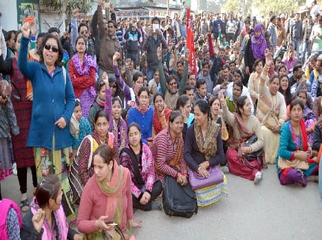 teachers protested at the BSA office 