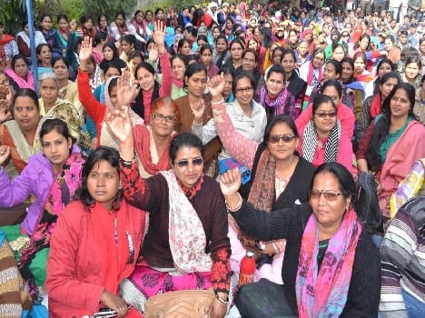 board teachers demonstration against government