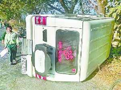 jeep overturned to save buck, eight injured