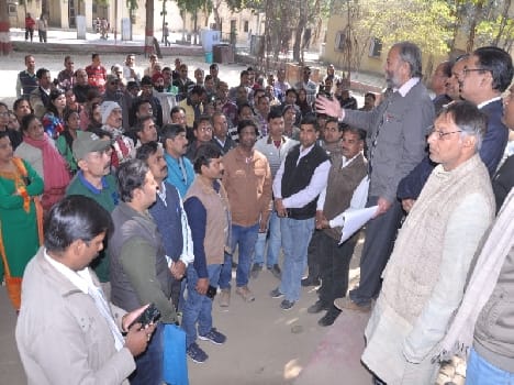 protest by teachers in mathura