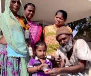 beggar Donations gold ring to poor girl