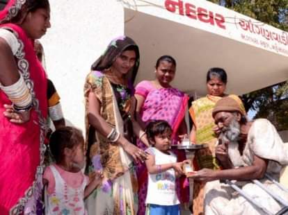 beggar Donations gold ring to poor girl
