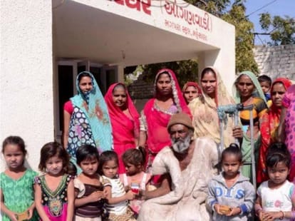 beggar Donations gold ring to poor girl