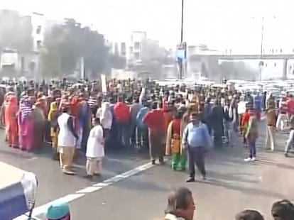 delhi cm arvind kejriwal gave solution to mcd employees strike
