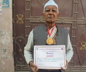 pundit raghupati gets gold medal