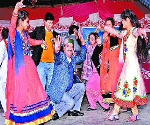 cps lakhanpal dances with student