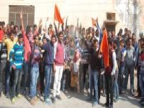 ABVP blew Rahul Gandhi's effigy
