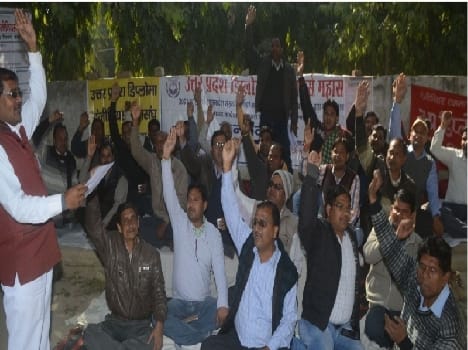 Diploma Engineers put the strike picket