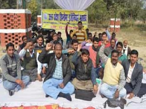 Collectorate engineers on agitation