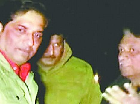 Women SP leader 's house attacked with grenades