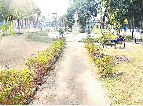 No gardener in the park, not guarded