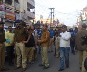 11 injured in an spat of SP leader.