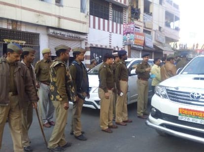 11 injured in an spat of SP leader.