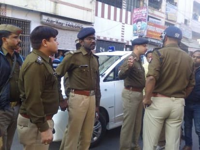 11 injured in an spat of SP leader.