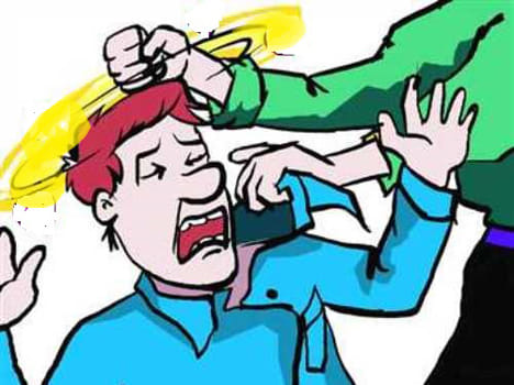 patients caretakers beaten by doctors in jhansi