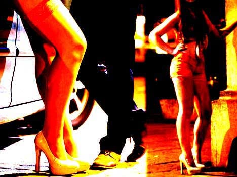 girl escapes from brothel helps cops bust sex racket