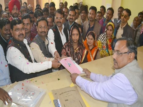 SP candidates contested the possession of two blocks without