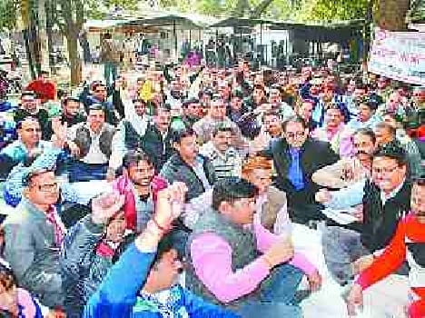  Engineers wants pay-grade