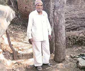 Dalit family can’t build toilet due to upper-caste ‘opposition’ in Mehsana.