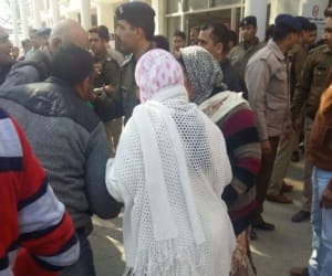 two group fight in doon ssp office.