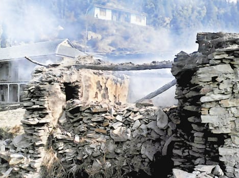 fire breaks out in salooni chamba.