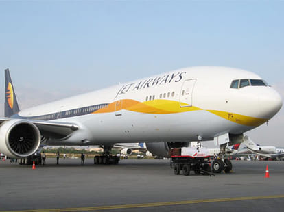 Sonu Nigam's sing in Flight,  jet airways crew suspended.