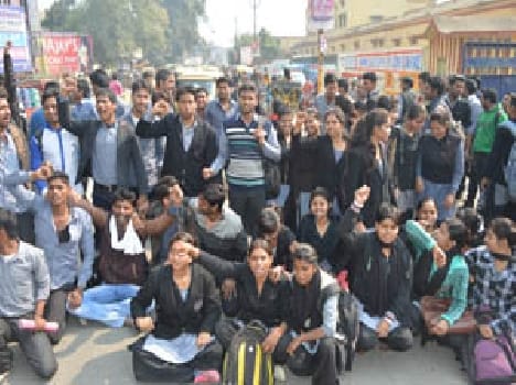 students of st. andrues college ruckus for result