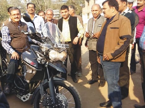 People came to see foreign bike