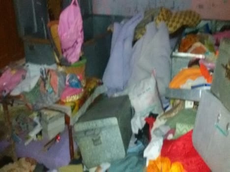 theft away one lakh rupees in a robbery 