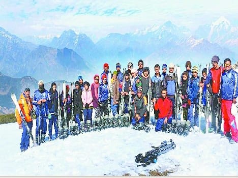 Mumbai and Delhi tourists Skiing