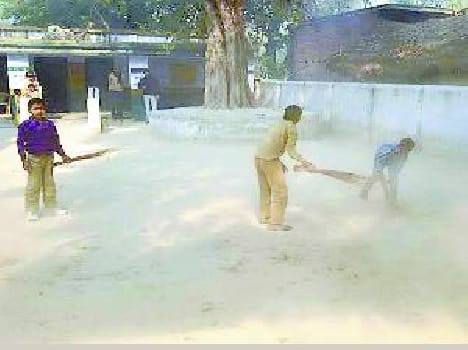 Hygienists absent, children are putting the broom
