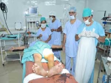 Two patients of the knee implants